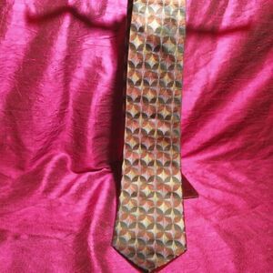 Platinum designs tie 